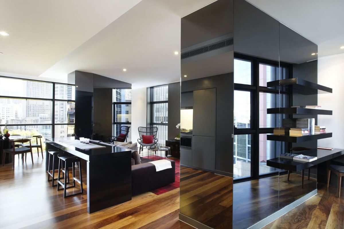 Гостиная со вторым светом. Содержание большой квартиры. Шикарные интерьеры домов. Гостиная с панорамными окнами. Планировки пентхаус нью йорк.